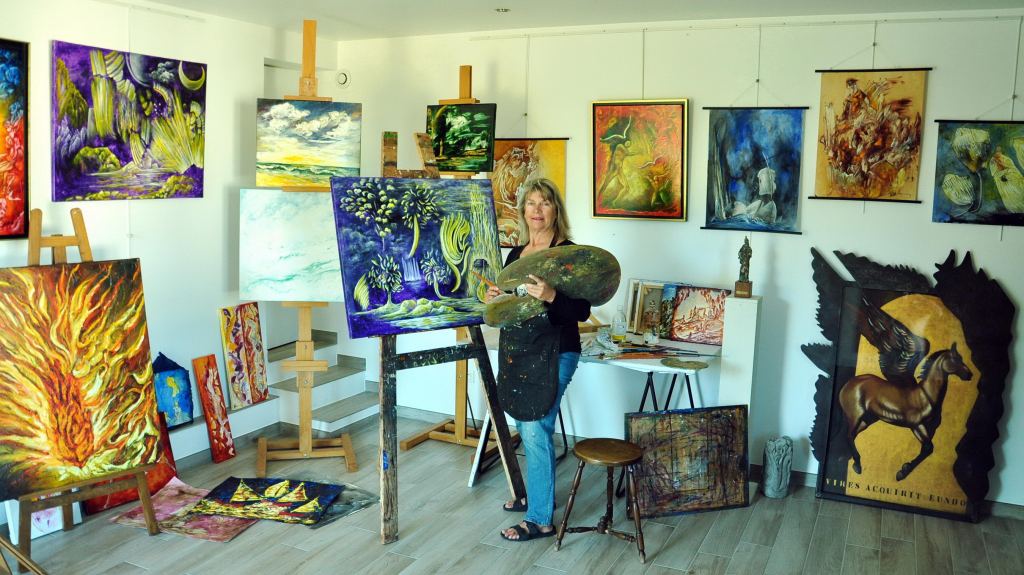 Agnès Hémery dans son atelier